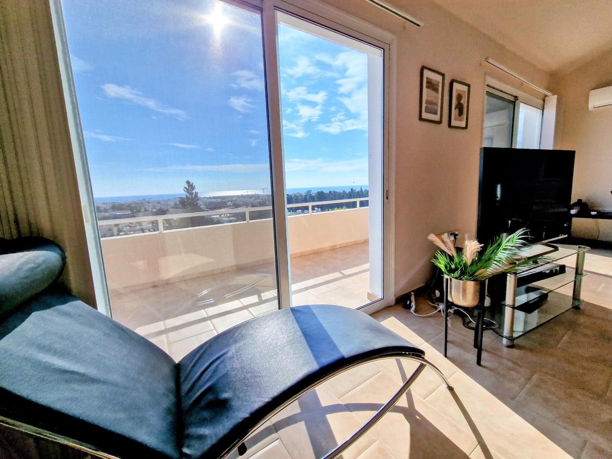 Paphos Central Penthouse ภายนอก รูปภาพ